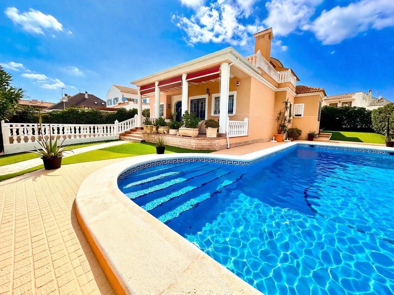 6 bedroom Villa for sale in La Mata