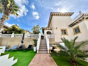 4 bedroom Villa te koop in Villamartin