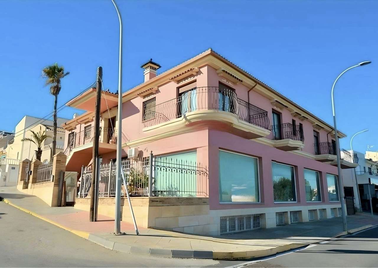 4 bedroom Adosado se vende en San Miguel de Salinas