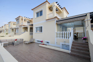 5 bedroom Villa for sale in Campoamor