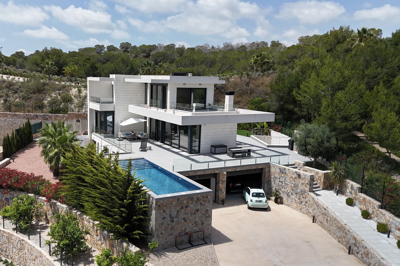 6 bedroom Villa se vende en Las Colinas Golf Resort