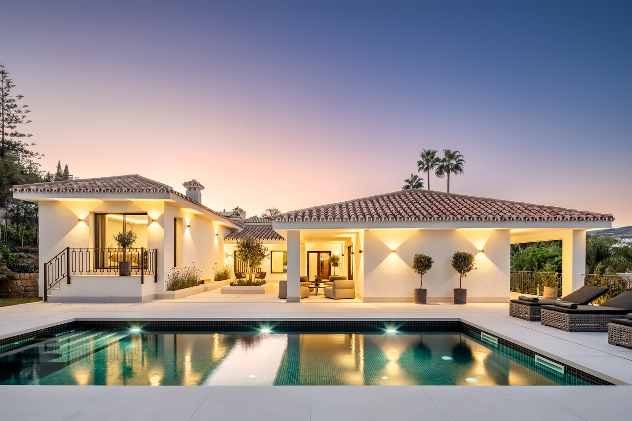 5 bedroom Villa te koop in Nueva Andalucia