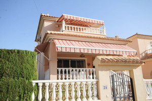3 bedroom Villa for sale in Villamartin