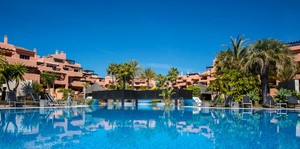 2 bedroom Apartment for sale in Estepona
