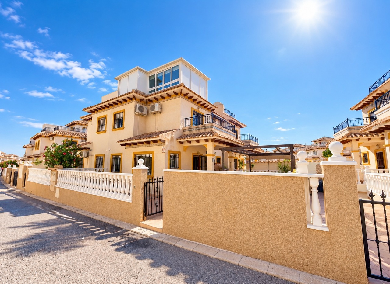 3 bedroom Adosado se vende en La Zenia