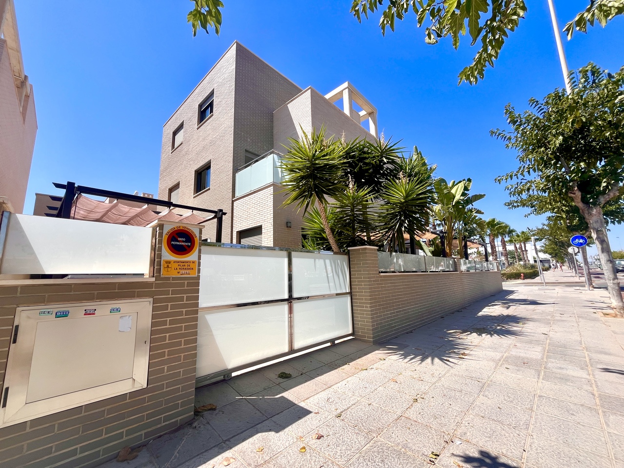 4 bedroom Villa for sale in Mil Palmeras