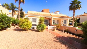 South facing traditional style bungalow with private solarium in El Galan