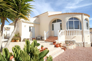 3 bedroom Villa for sale in Las Fillipinas