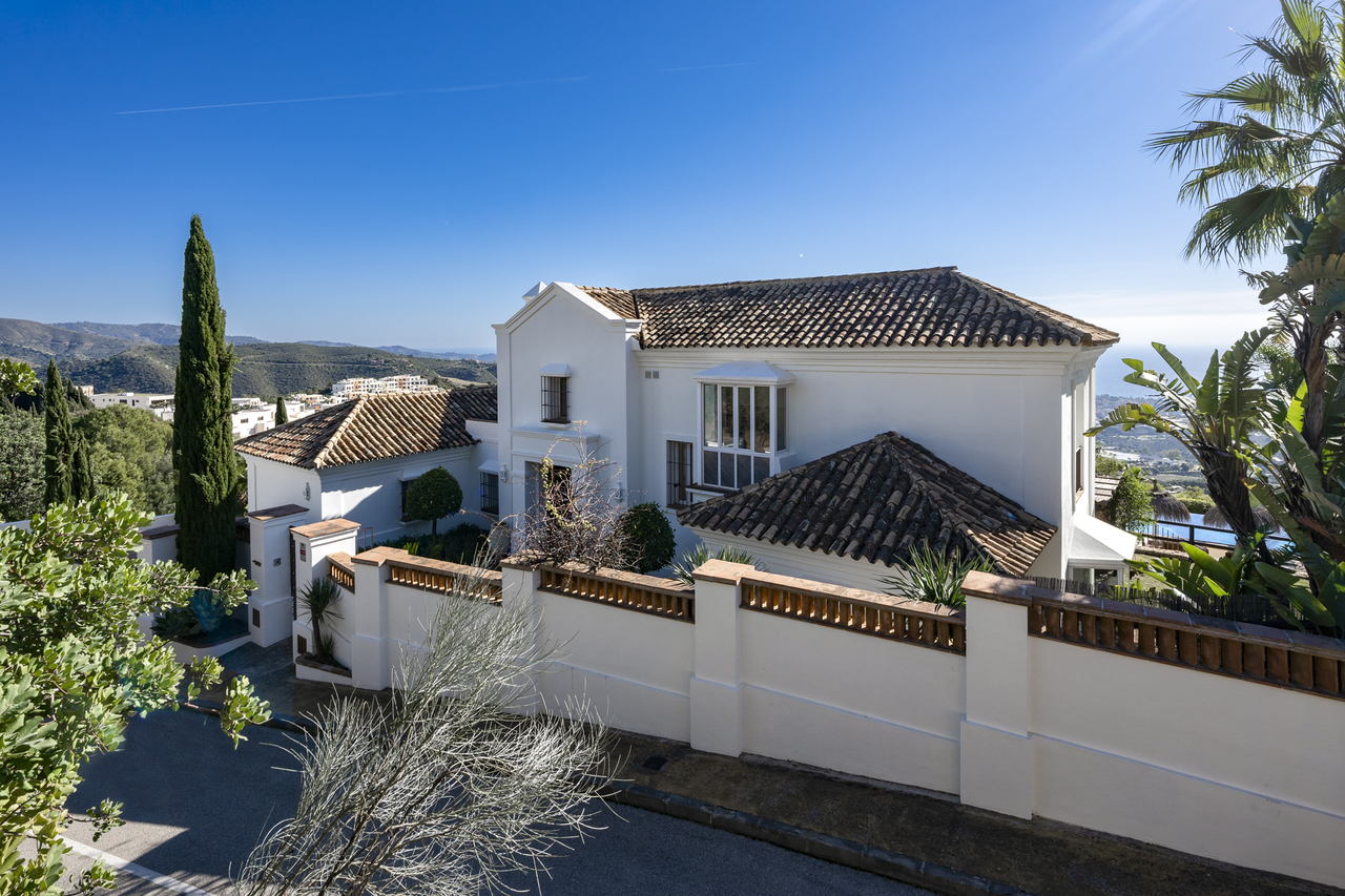 6 Bedroom Villa For Sale In Los Altos De Los Monteros