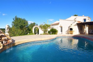 Casa de 4 dormitorios en venta en Javea