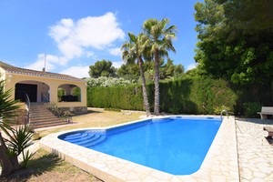 Villa de 3 dormitorios en venta en Javea