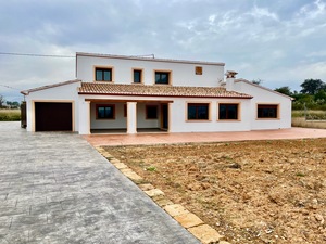Unfurnished modern villa to let Gata