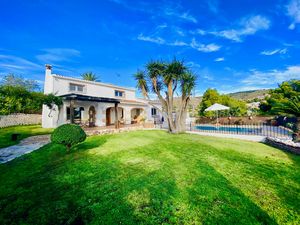Villa to let long term in Javea Old Town.