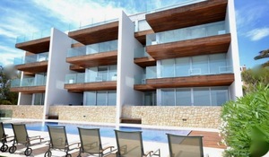 Frontline ground floor apartment for long term rental.