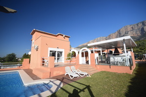 Villa de 4 chambres à vendre à Javea Montgo.