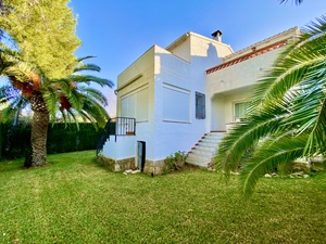 Amplia casa adosada en venta en La Sella