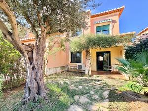 Rijhuis te koop in de haven van Javea