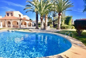 Magnificent villa to let in La Xara