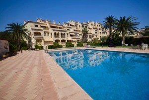 Top floor apartment for long let in Javea Port.