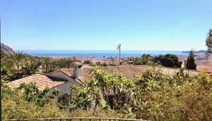 Villa to let with sea views
