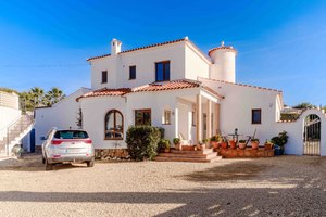 Villa à vendre à Javea avec jardin plat