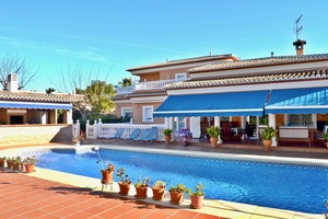 Large villa to let in Javea