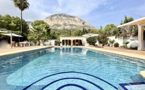 Grote villa op het zuiden te koop Javea Montgo