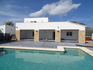 Modern villa to let in Javea.