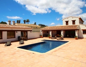 Modern villa to let in Javea