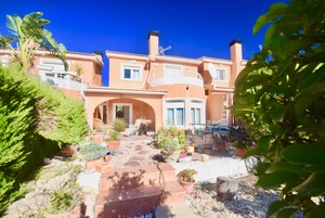 Villa privada con piscina comunitaria en venta en Gata residencial
