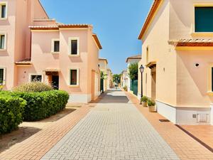Unfurnished townhouse for long term rental in Javea Port