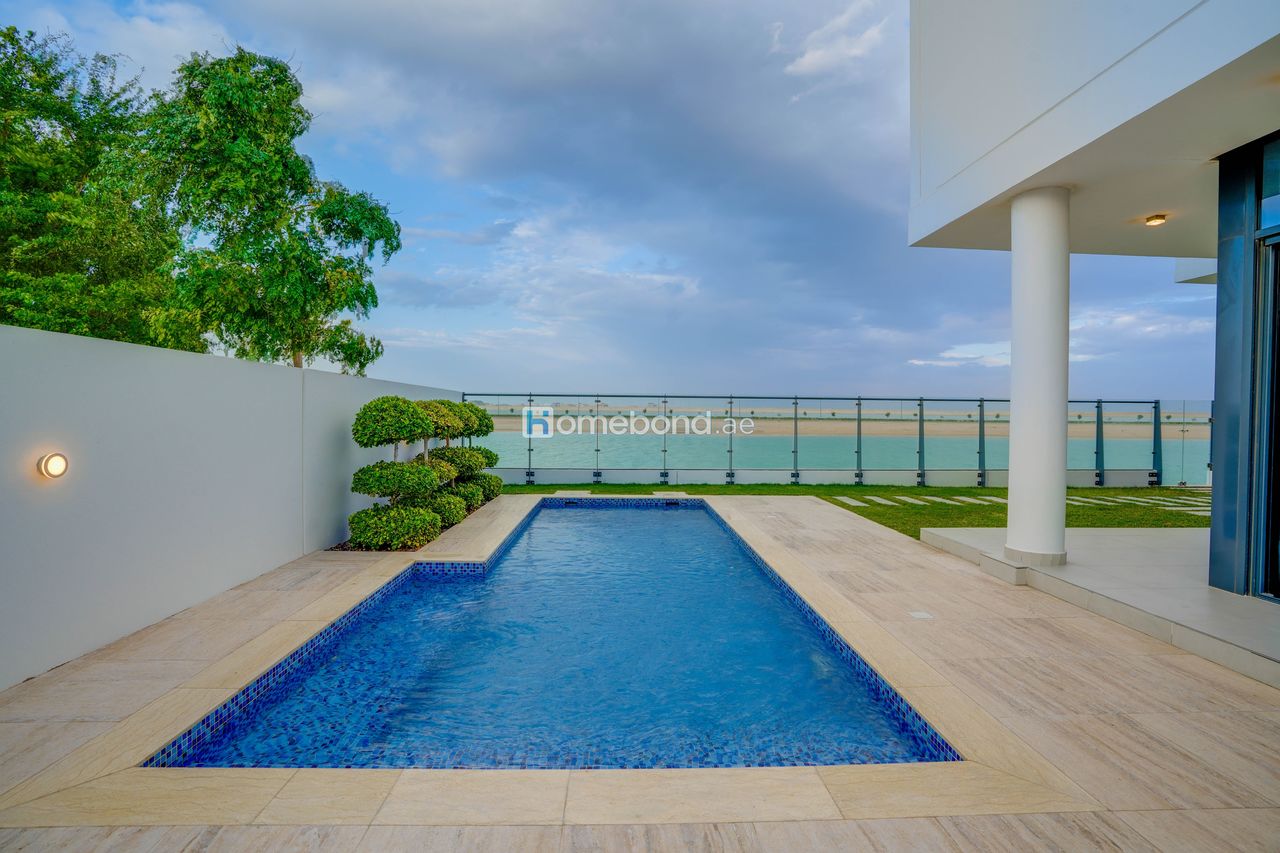 7 bedroom Villa for sale in Sharjah Waterfront City