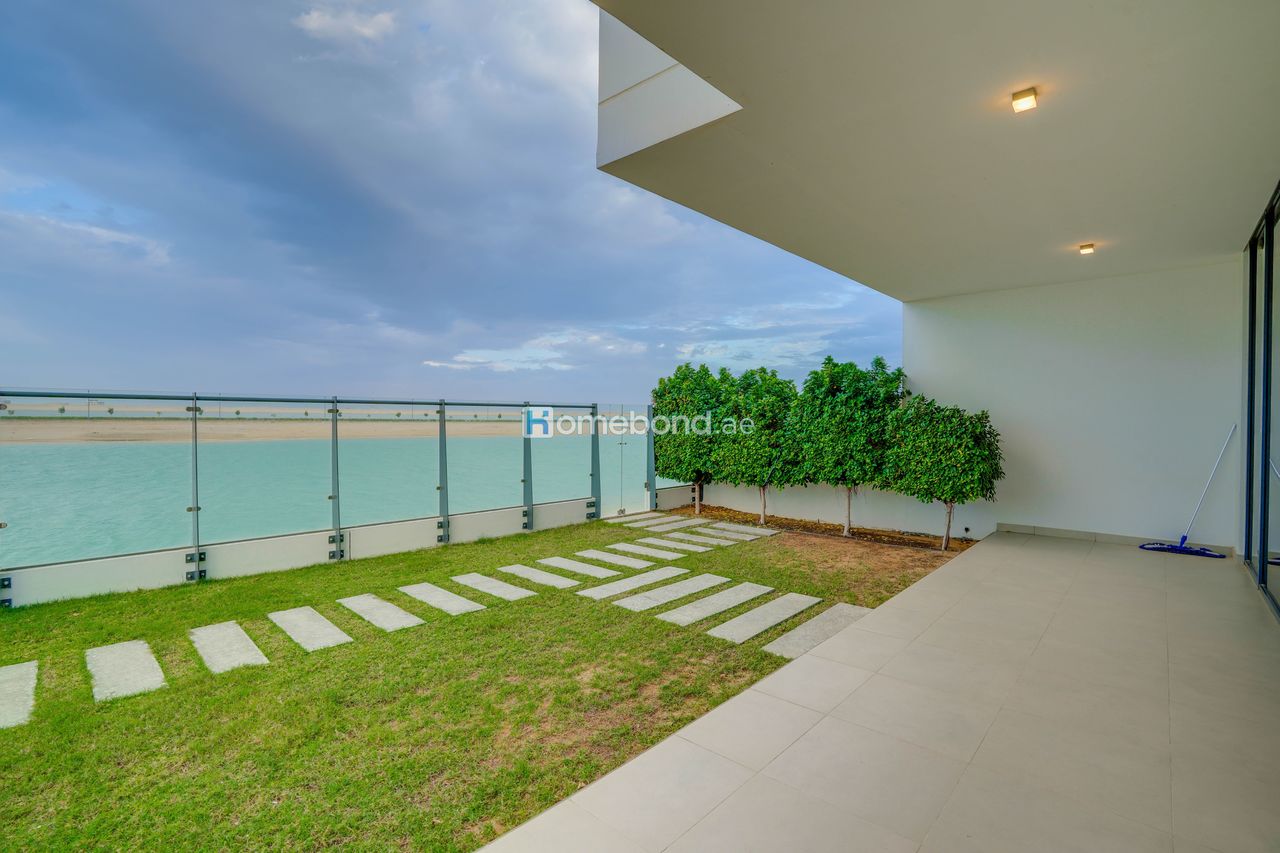5 bedroom Villa for sale in Sharjah Waterfront City