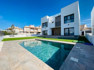 5 bedroom Villa for sale in Torrevieja