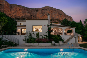 Casa de 4 dormitorios en venta en Javea