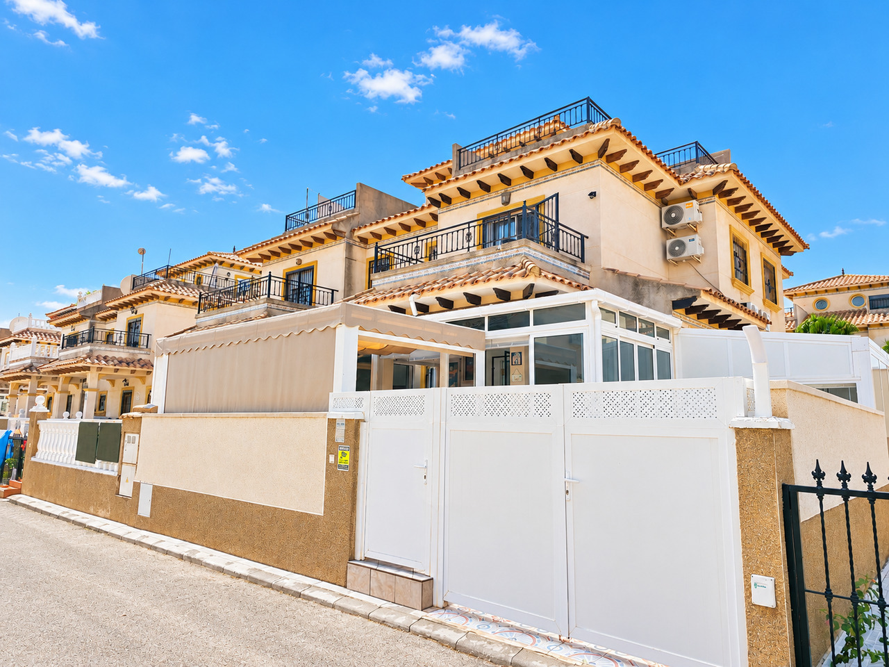 3 bedroom Townhouse for sale in La Zenia