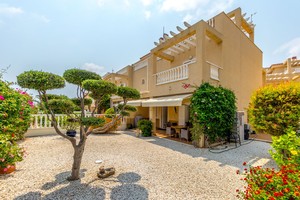 3 bedroom Rijtjes Huis te koop in Orihuela Costa