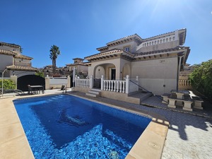 4 bedroom Villa for sale in Cabo Roig