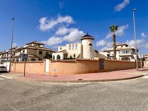 2 bedroom Villa for sale in Cabo Roig