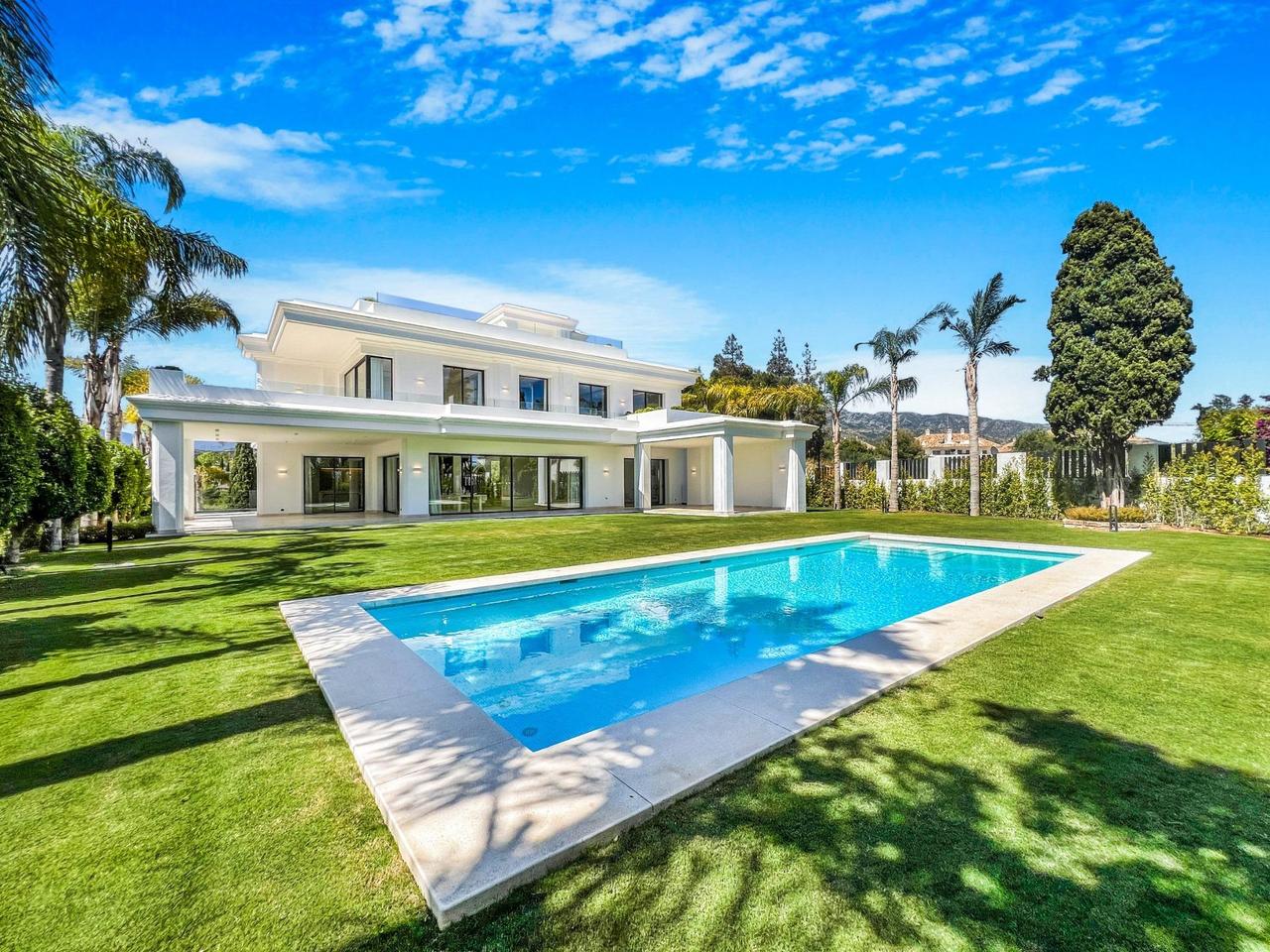 6 bedroom Villa for sale in Marbella