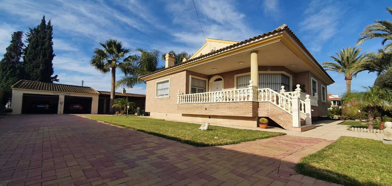 4 bedroom Villa se vende en El Raal