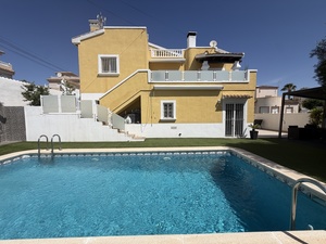 3 bedroom Villa for sale in Villamartin