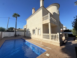 4 bedroom Villa for sale in Cabo Roig