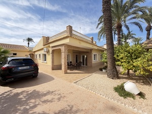 4 bedroom Villa for sale in Cabo Roig