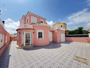 5 bedroom Villa for sale in La Florida