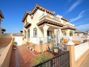 2 bedroom Townhouse for sale in Cabo Roig