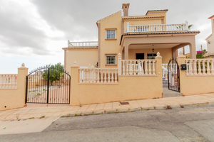 3 bedroom corner detached villa with private pool in Orihuela Costa