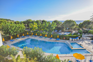 2 bedroom 2 bathroom apartment next to the beach in Santa Tomas, Menorca