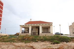 Sea facing 4 bedroom house in Playa de Los Locos, Torrevieja