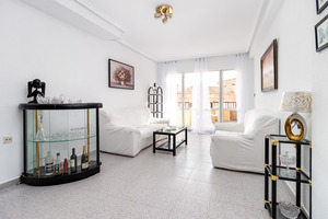 1 large bedroom property with sea views and community pool in Torrevieja